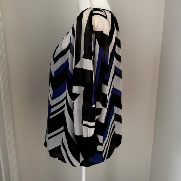 By & By Chevron Print Sheer Blouse with Cami, Size Large - Picture 6 of 10